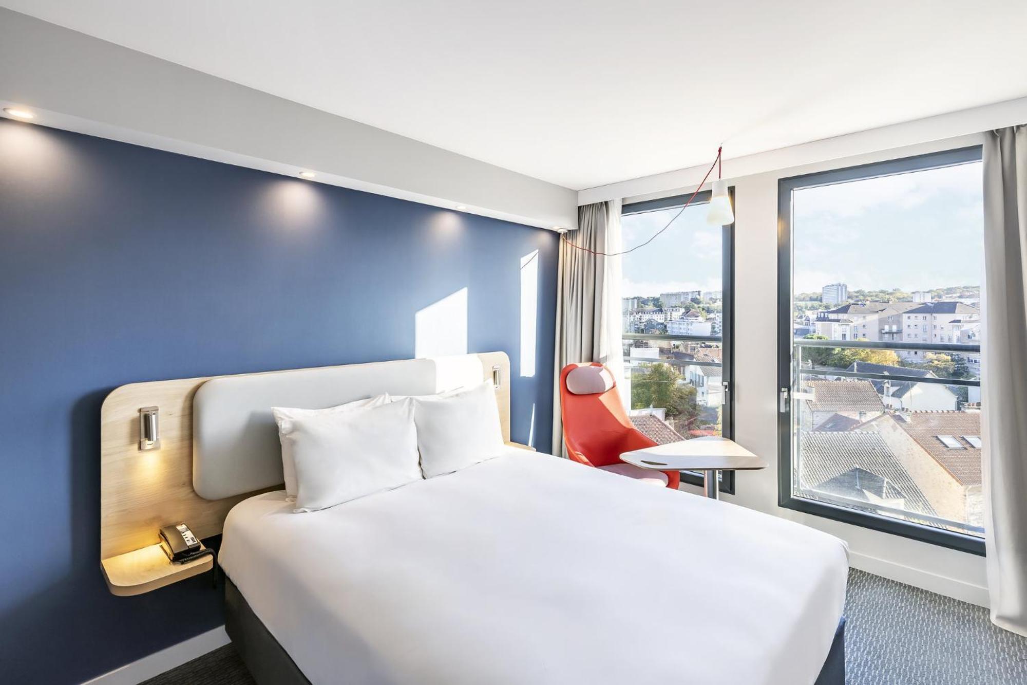 Holiday Inn Express Paris - Poissy By Ihg Exteriör bild