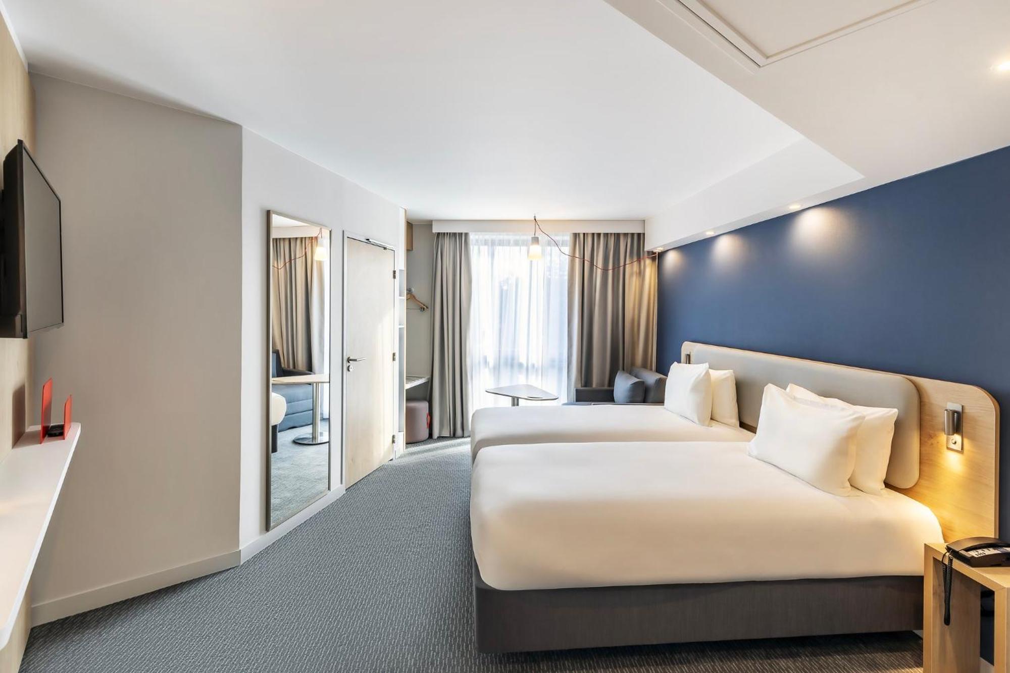 Holiday Inn Express Paris - Poissy By Ihg Exteriör bild