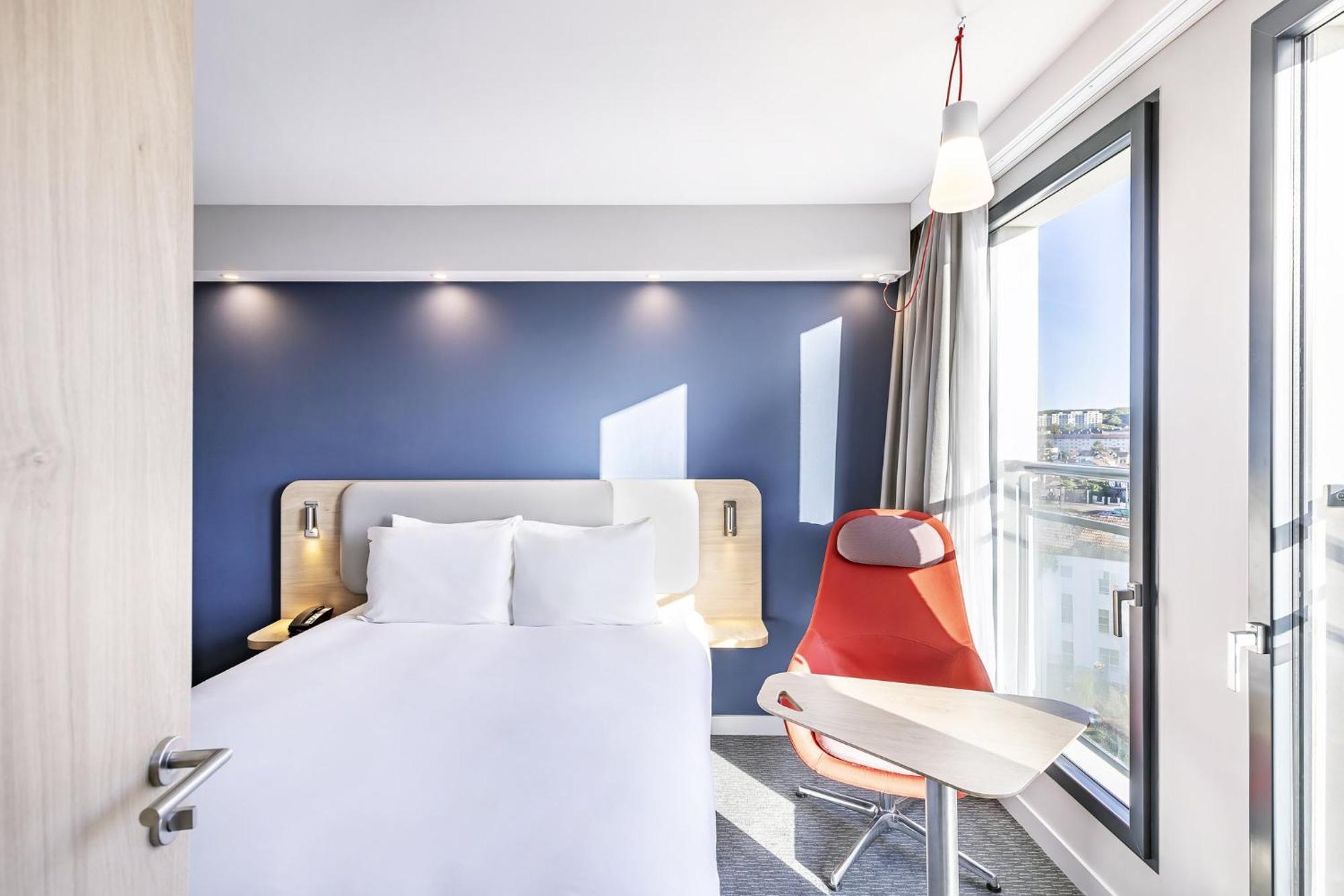 Holiday Inn Express Paris - Poissy By Ihg Exteriör bild
