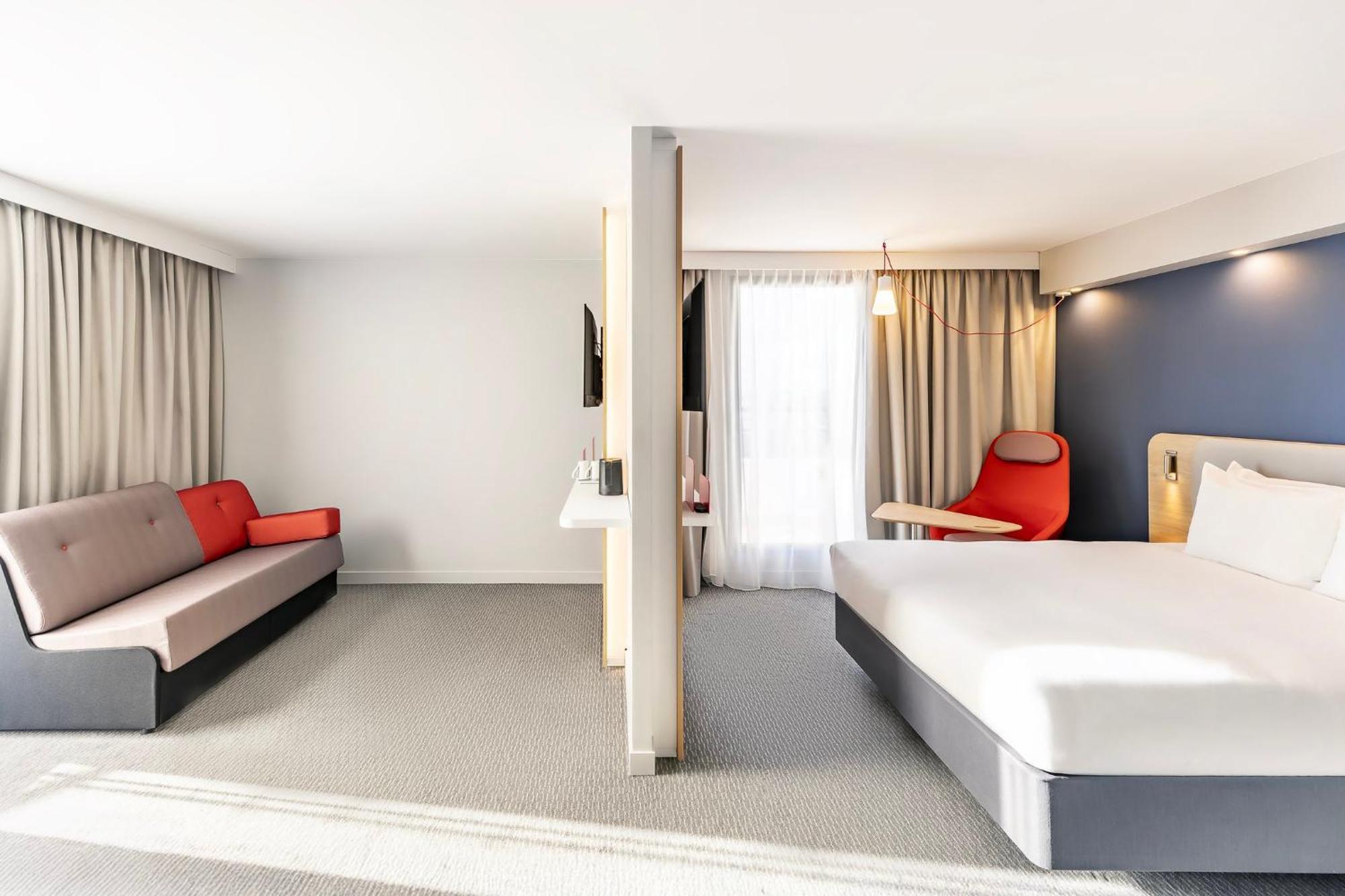 Holiday Inn Express Paris - Poissy By Ihg Exteriör bild
